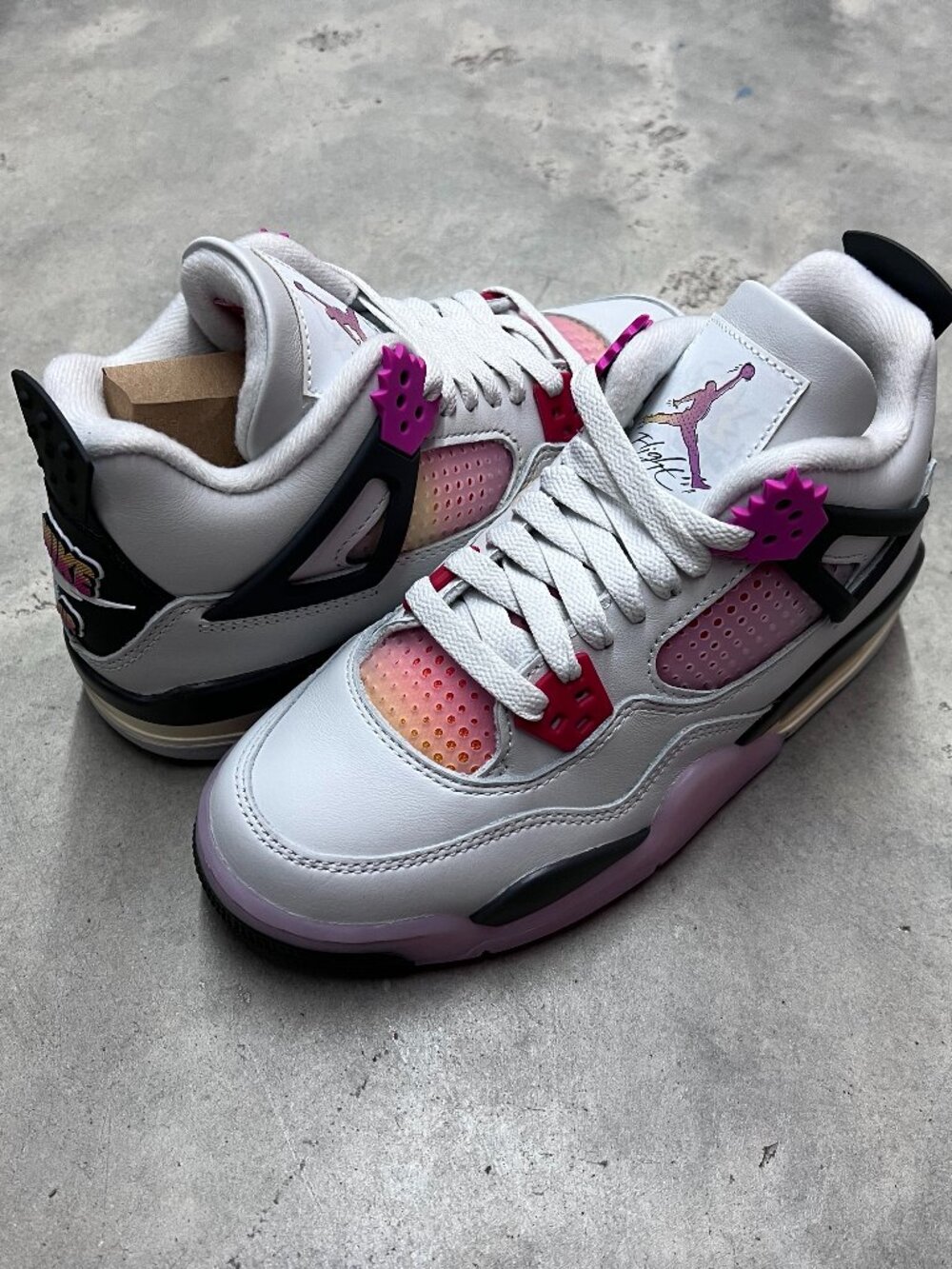 Air Jordan 4 Retro Comic Kid's GS Low White Grey Pink IO2361 100 - New